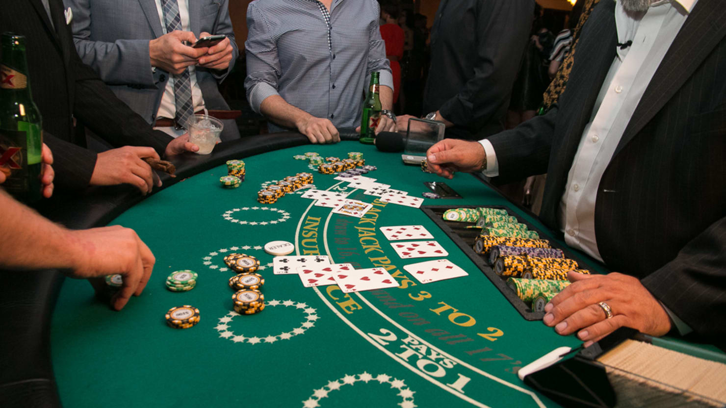 how to play blackjack at the casino