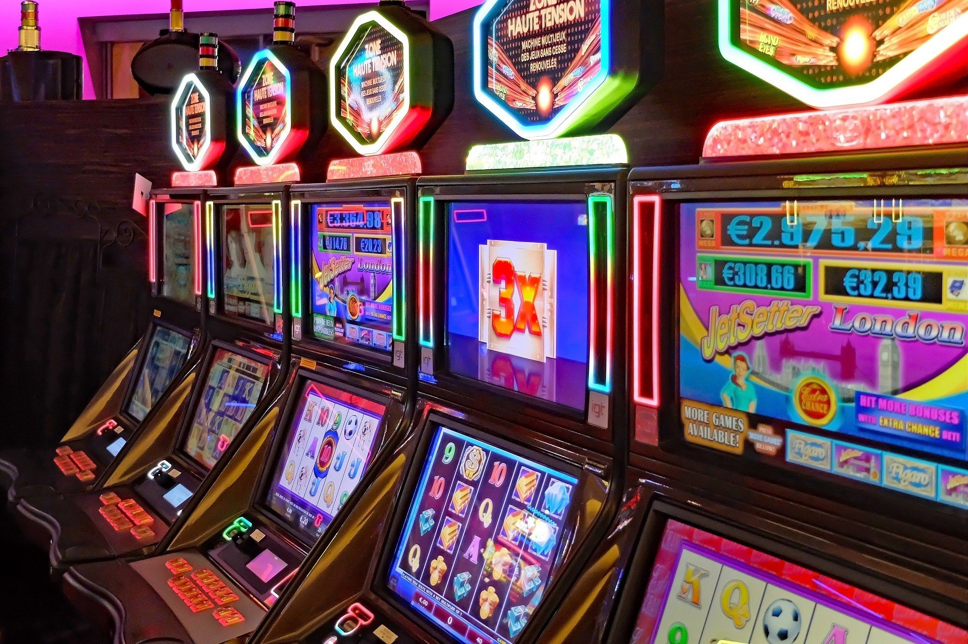 find a slot machine in vegas