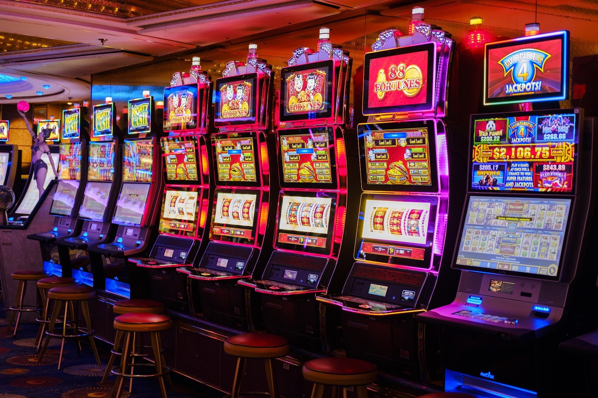 what type of games at downstream casino