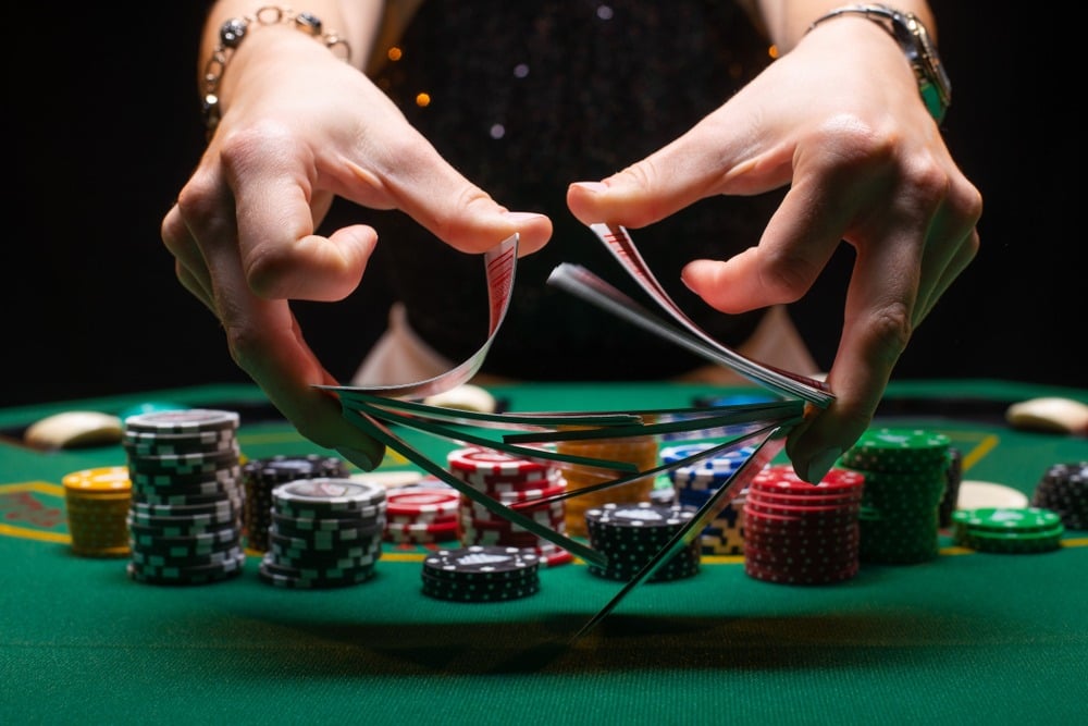 Image for how to become a professional poker player article.