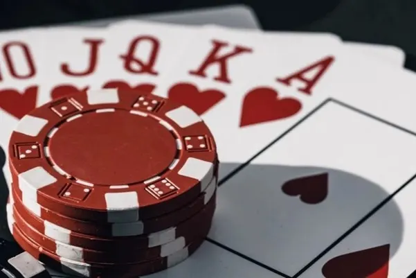 ¿Cómo jugar en los Torneos de Poker? Una guía para principiantes