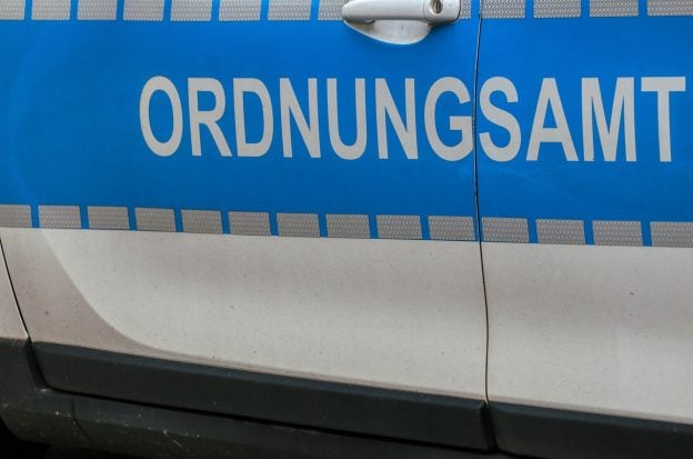 Ordnungsamt, Schriftzug Auto