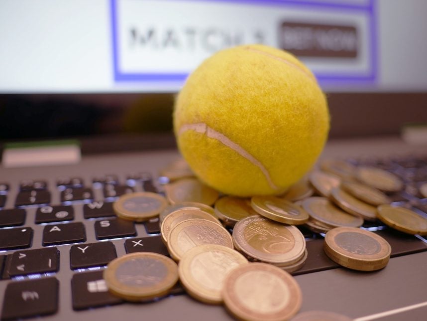 Tennisball, Geld, Internet