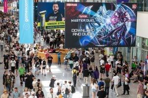 Die Messe knüpft an alte Zeiten an (Bild: gamescom) Besucher auf der gamescom