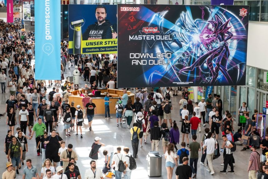 Die Messe knüpft an alte Zeiten an (Bild: gamescom) Besucher auf der gamescom