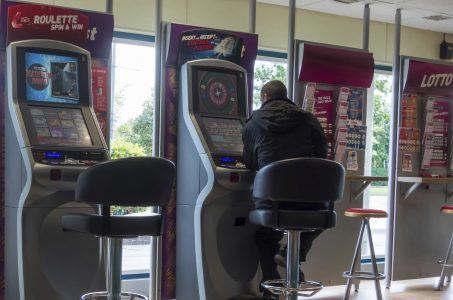 FOBTs UK gambling perks controversy