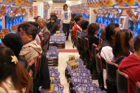 Should Pachinko industry participate in Japanese casino market?