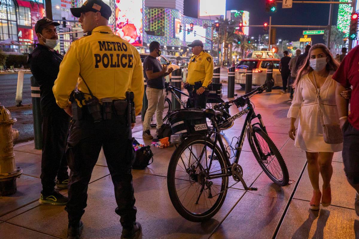 Las Vegas Strip Tourists Should See Many Police On Thanksgiving Patrol
