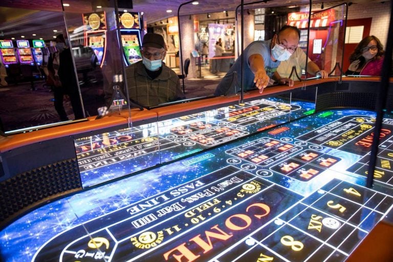 is there online gambling harrahs casino
