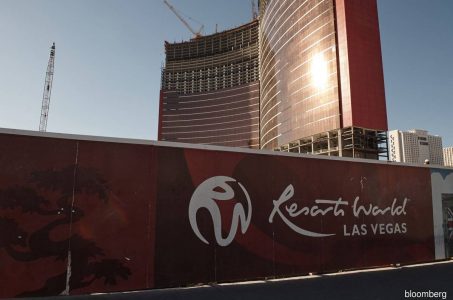 In with mobsters, Vegas' Riviera casino goes out with a bang
