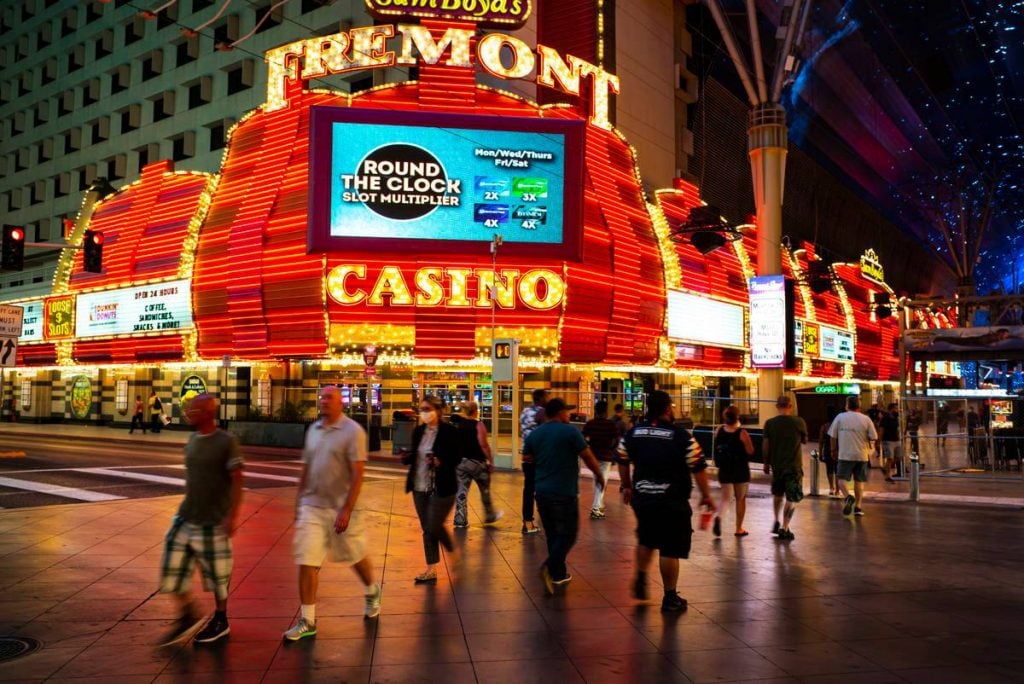 are vegas casinos open 24 hours