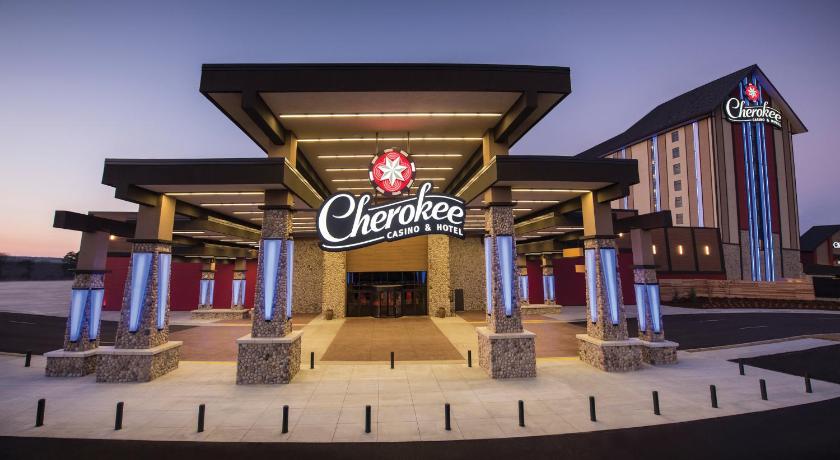 cherokee casino roland ok distance