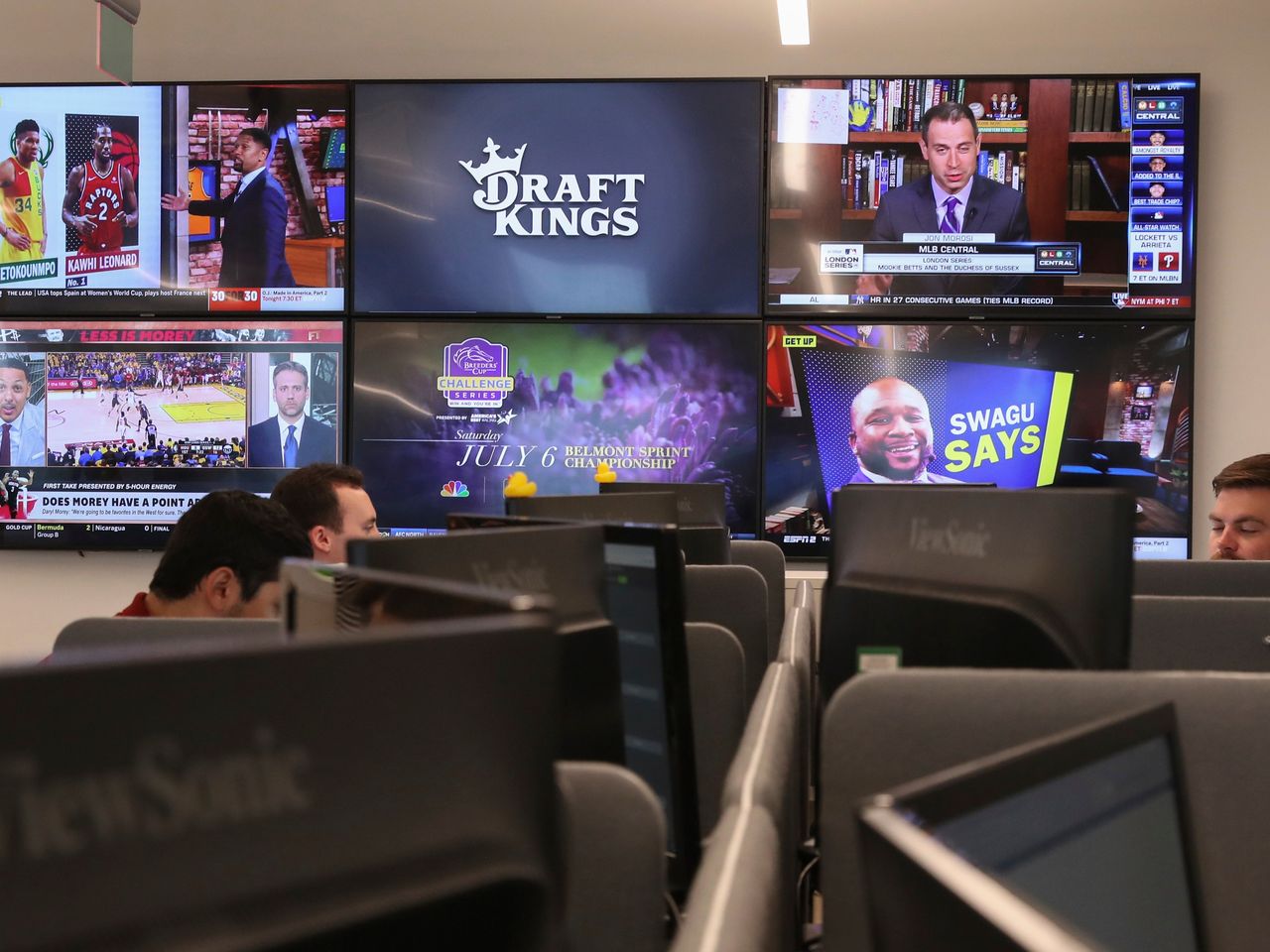 DraftKings Stock Gets Ball Call Ahead Of Friday Earnings Report