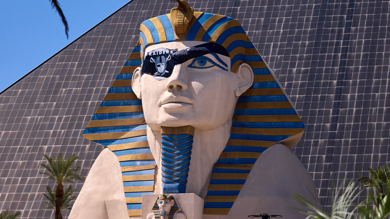 Las Vegas Raiders Big Head Statue