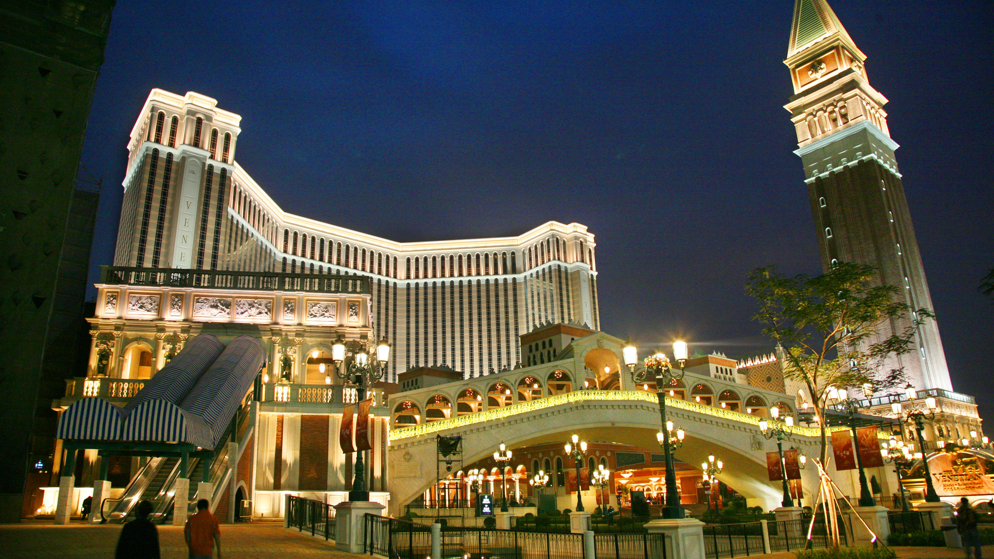 Las Vegas Sands: The Worst Is Over (NYSE:LVS)