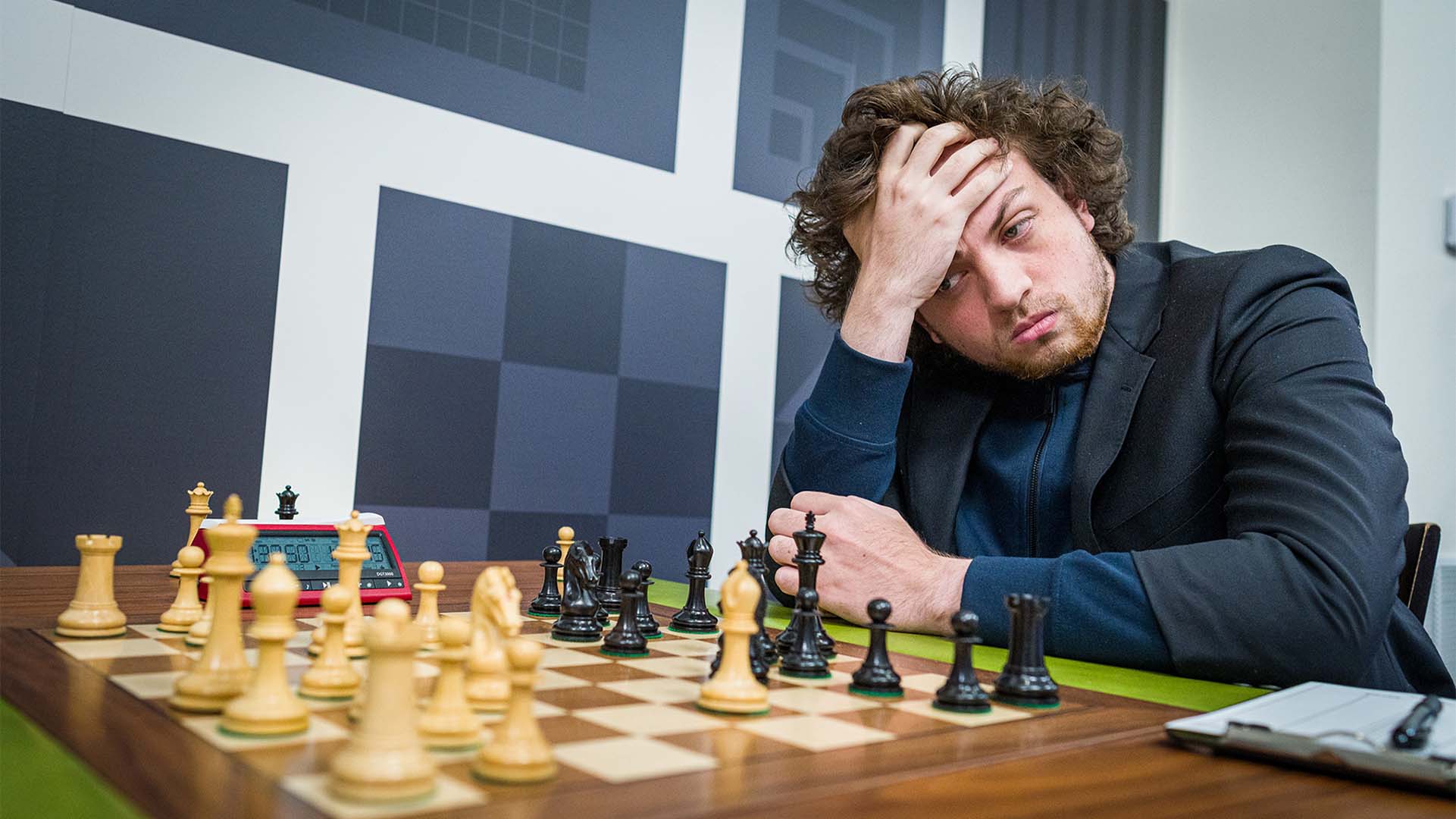 Chess player accused of cheating gets body scanned before entering