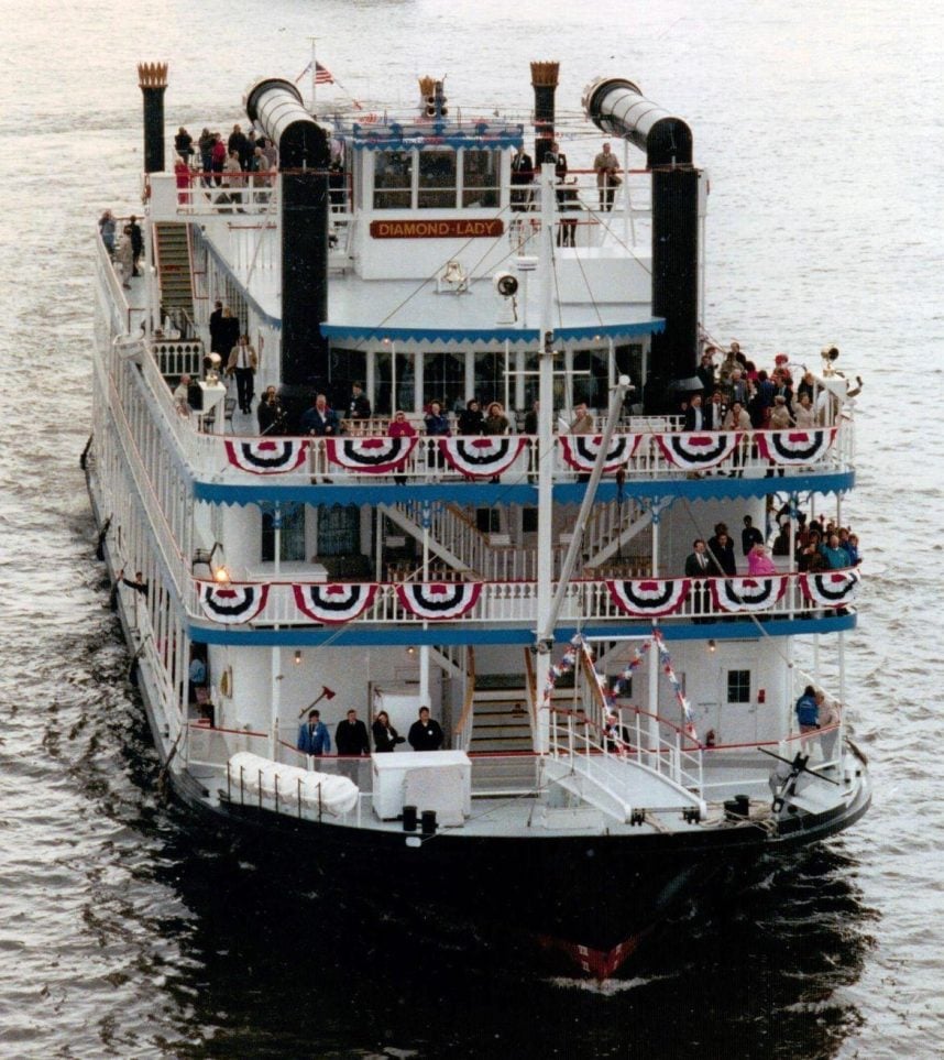 casino riverboat meaning