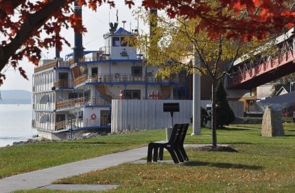 riverboat casino in iowa