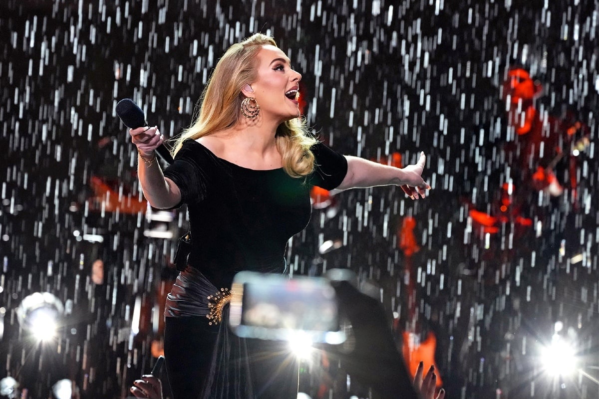 Adele Warns Fans 'I'll Kill You' For Throwing Items on Stage