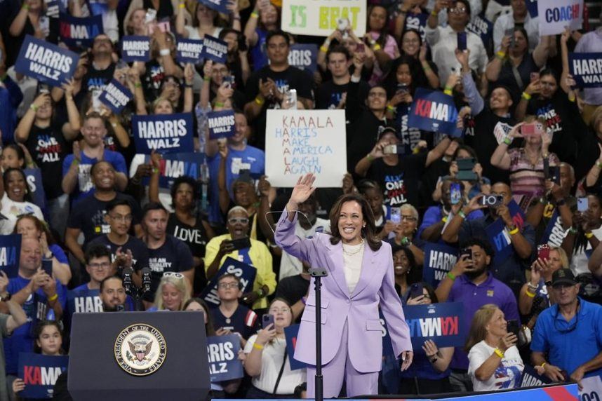 Kamala Harris tips Las Vegas casino workers