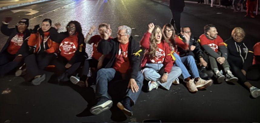 Culinary Union picketers