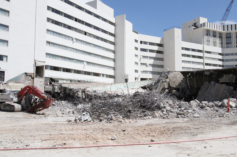 Riviera, infamous Las Vegas mobster hotel, demolished amid fireworks