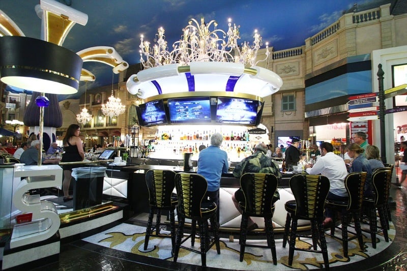 Paris Las Vegas Nightlife – Le Central Lobby Bar