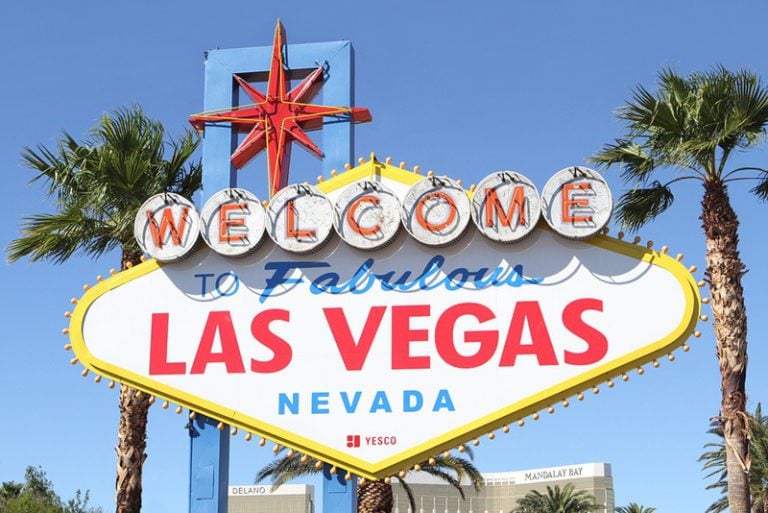 Please Stop Waiting In Line For A Photo At The Las Vegas Sign