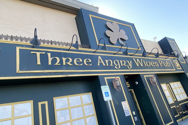 three angry wives st patricks day cupcakes