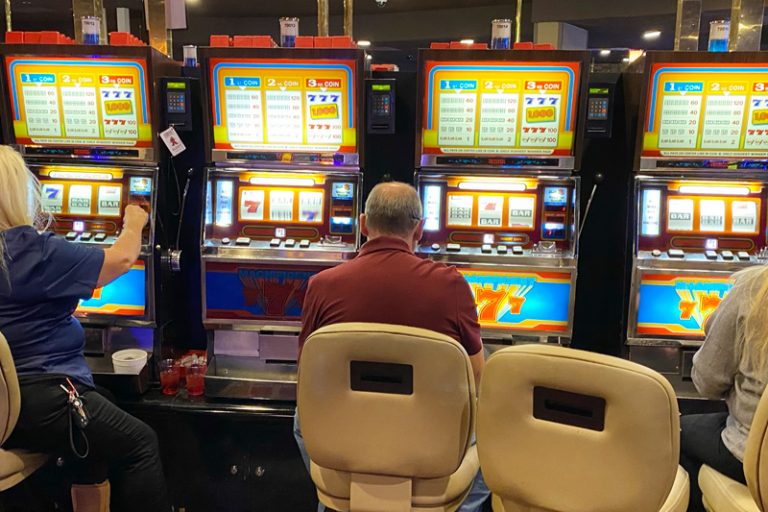 las vegas casinos slots with coins