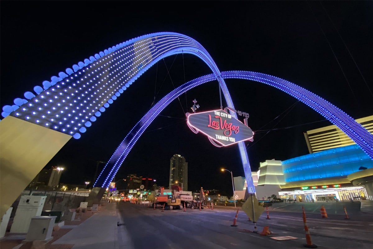 50-foot showgirls on city's gateway to downtown Las Vegas to be