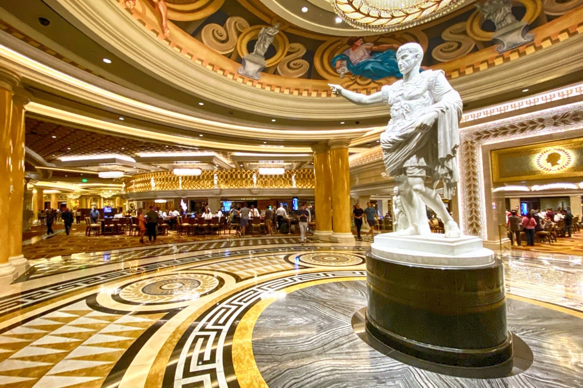 https://www.casino.org/vitalvegas/wp-content/uploads/2022/09/caesars_palace_entrance_renovation1.jpg