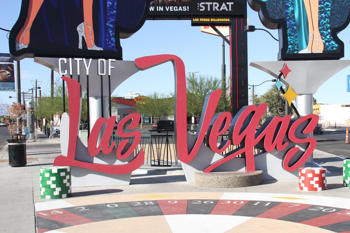 50-foot showgirls on city's gateway to downtown Las Vegas to be