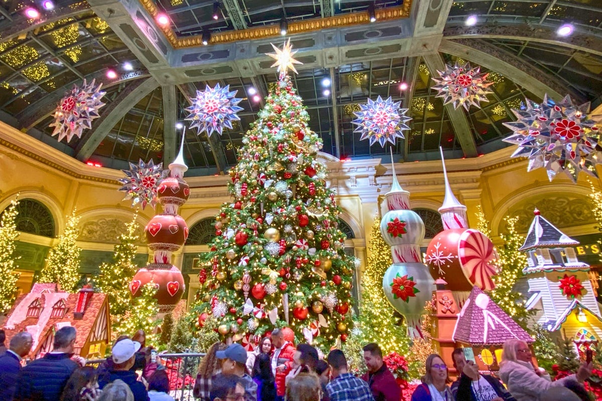 Bellagio Conservatory Unveils 2022 Christmas Wonderlandery Willow Manor